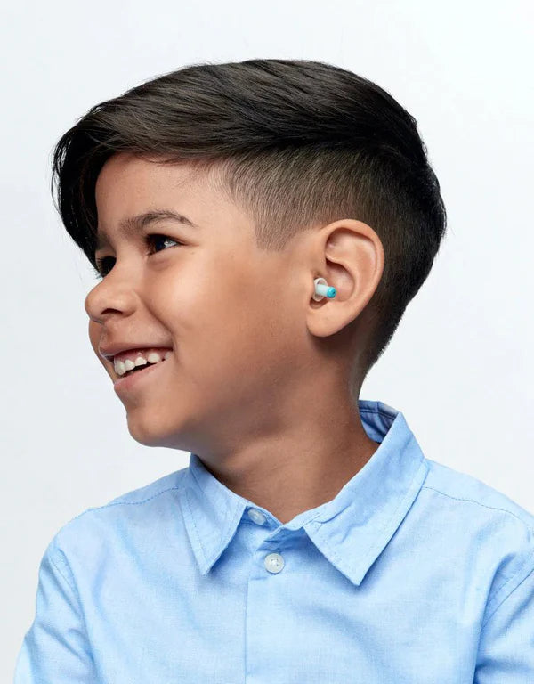 Alpine_Pluggies_Kids_Earplugs_boy_wearing