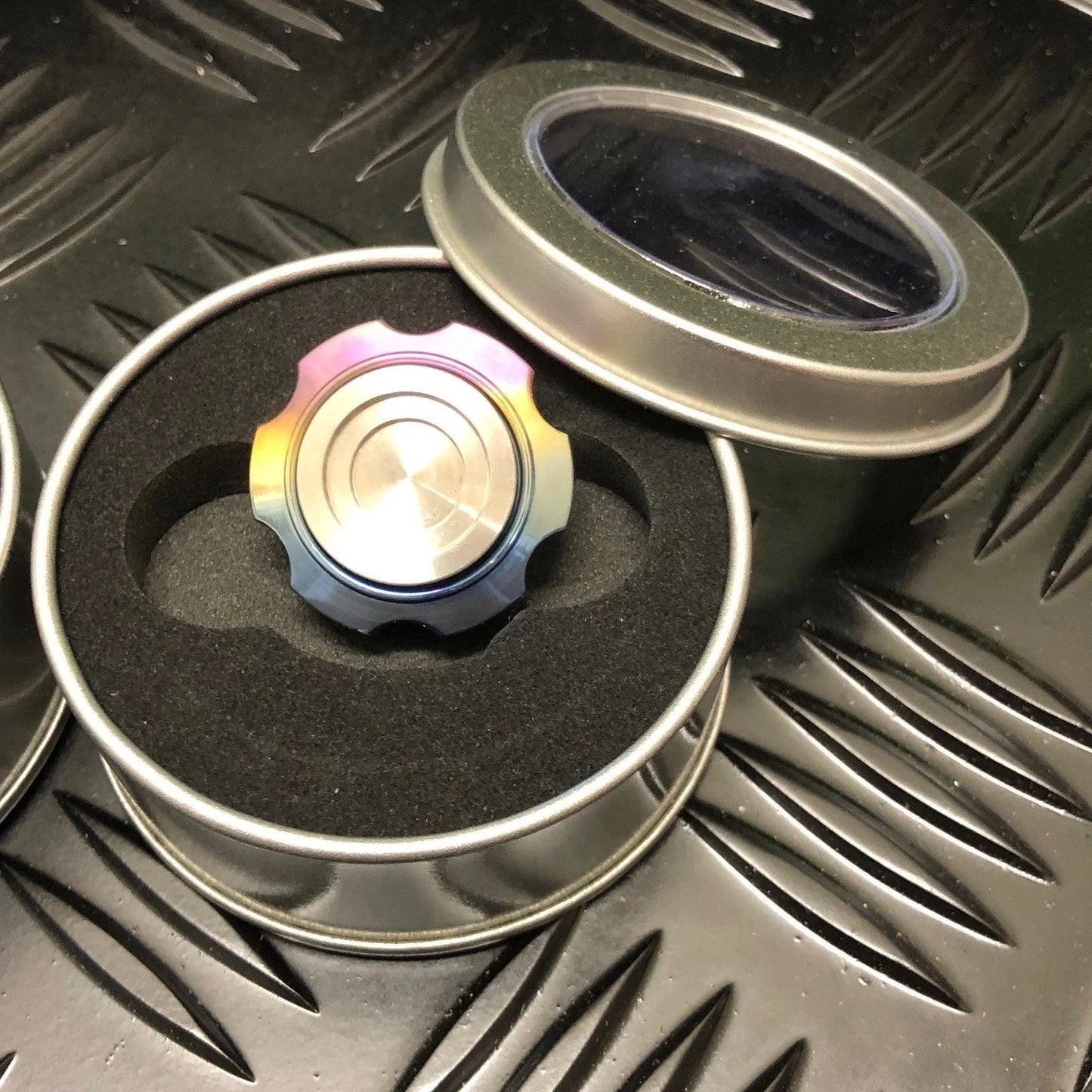 Kaiko_titanium_spinner_oil_slick