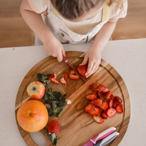 KiddiKutter_knife_chopping_strawberries